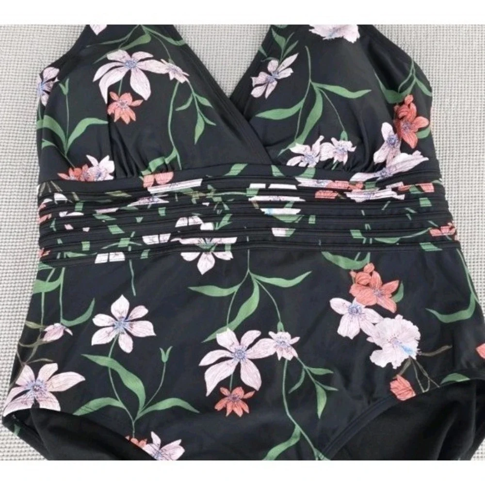 Women's Shade and Shore  Swimsuit  24W NEW With Tags  (338)